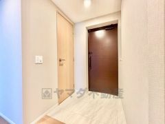 広々としたゆとりある玄関です＾＾扉付きのSICがあるので、玄関はいつでもスッキリさせることが出来ますね＾＾