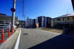 現地（2026年2月17日）撮影。大きな車でも駐車しやすいため、車のサイズを気にせず好きな車に乗れます。駐車スペースも2台確保、来客時にも便利。