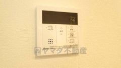 キッチン横からボタンひとつで操作が楽々。