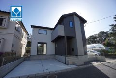 シンプルでいつまでも飽きのこないデザインが周囲の環境に調和し、どんなご家族にもフィットするデザインです。最新の設備で気持ちの良い新生活を送りませんか＾＾