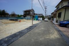 現地（2025年7月10日）撮影。住人以外の車の進入も少なく、小さなお子様を持つご家庭にも安心です。