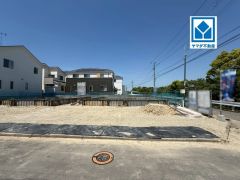 現地（2026年5月11日）撮影。角地＾＾地球に優しいオール電化住宅でエコな暮らしを＾＾一戸建ての多いエリア。落ち着いた雰囲気で快適な生活を送れます。