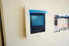 防犯性、セキュリティ対策に安心できるテレビモニター付きインターフォンです。セールスマン対策にもなり安心できます。