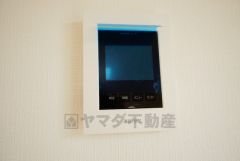 防犯性、セキュリティ対策に安心できるテレビモニター付きインターフォンです。セールスマン対策にもなり安心できます。