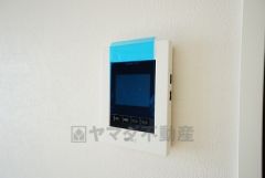 防犯性、セキュリティ対策に安心できるテレビモニター付きインターフォンです。セールスマン対策にもなり安心できます。