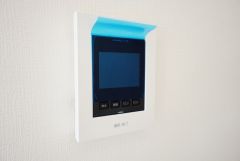 防犯性、セキュリティ対策に安心できるテレビモニター付きインターフォンです。セールスマン対策にもなり安心できます。