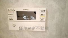 湯量・湯温の設定、そして保温までワンタッチのフルオートバス。便利な追い炊き機能付きです。