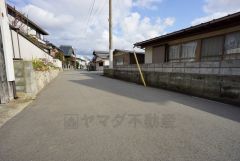 住人以外の車の進入も少なく、小さなお子様を持つご家庭にも安心です。