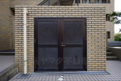 敷地内にゴミ置き場有り。