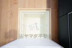 キッチンにある床下収納は、居住スペースを減らさずに買い置きの調味料や非常食などを保管することができます。