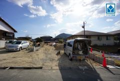 現地（2025年12月9日）撮影。 全2区画の新築戸建が新登場です。お気に入りの家具とインテリアでステキな部屋を作りましょう。