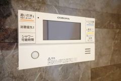 湯量・湯温の設定、そして保温までワンタッチのフルオートバス。便利な追い炊き機能付きです。