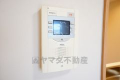 オートロックとモニター付きインターホン装備で女性やお子様も安心。充実のセキュリティで暮らしをサポートします。