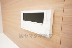 湯量・湯温の設定、そして保温までワンタッチのフルオートバス。便利な追い炊き機能付きです。