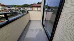 風通しも良く日当たり良好なバルコニーは、洗濯物を干すだけでなく、テーブルセットを置いて休日にブランチ、星を眺めながら晩酌もいいですね＾＾バルコニーのあるステキな生活をお楽しみください＾＾