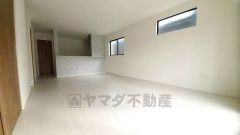 カウンターキッチンに加えて、リビング階段になっているので、お顔を合わす回数が増え、ぐっと家族の距離が縮まります。