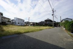 現地（2024年11月5日）撮影。住人以外の車の進入も少なく、小さなお子様を持つご家庭にも安心です。