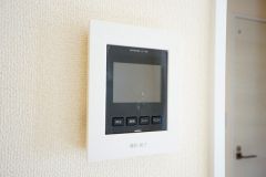 防犯性、セキュリティ対策に安心できるテレビモニター付きインターフォンです。セールスマン対策にもなり安心できます。