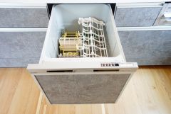 炊事時間を大幅に短縮できる食器洗浄乾燥機付き＾＾食器を洗う手間が減るので家族とのコミュニケーションの時間や自分の時間が増えますね。