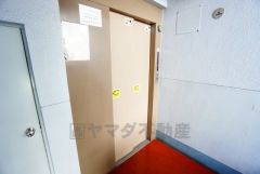 重い荷物を運ぶのにも便利なエレベーター付です。