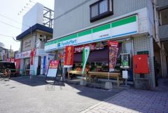 ファミリーマート　九産大駅前