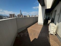 開放感あるルーフバルコニー。眺望も楽しめるゆとりある空間で、洗濯物干しやガーデニングなど多用途に活用できます。