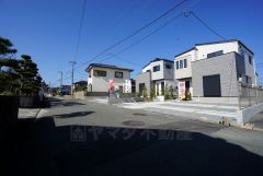 4.5号棟前面道路。落ち着いた住宅地内で快適な生活を実現してみませんか。