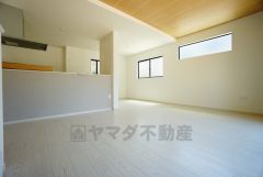 断熱性能の窓ガラスを採用。省エネ、光熱費カットにも貢献します。夏は涼しく、冬は暖かく快適に過ごせますよ＾＾