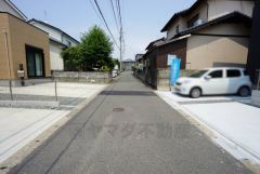 住人以外の車の進入も少なく、小さなお子様を持つご家庭にも安心です。