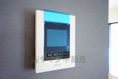 防犯性、セキュリティ対策に安心できるテレビモニター付きインターフォンです。セールスマン対策にもなり安心できます。