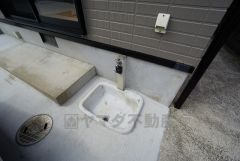 お車の洗車や外壁のお掃除をする際に便利な外水栓。