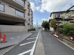 住人以外の車の進入も少なく、小さなお子様を持つご家庭にも安心です。