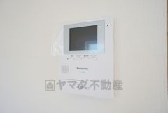 防犯性、セキュリティ対策に安心できるテレビモニター付きインターフォンです。セールスマン対策にもなり安心できます。