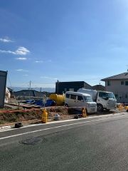 50坪以上の敷地に自由な間取りで夢のマイホームを実現して下さい＾＾前面道路幅員6メートルで車が停めやすい環境です＾＾