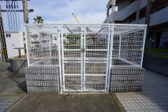 しっかりと扉の閉まるゴミ置き場。ゴミが散らかる心配もありません。