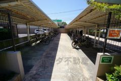 大切な自転車を守れるよう屋根付きの自転車置き場になっております。