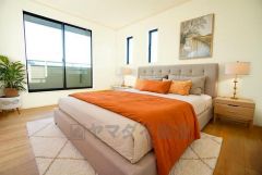 家具はイメージです。2面採光を確保した明るい室内は、風通しも良く、大変居心地の良い空間となっております。爽やかな風を感じて起きる朝は、快適生活の始まりに。