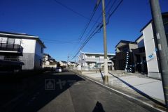 住人以外の車の進入も少なく、小さなお子様を持つご家庭にも安心です。