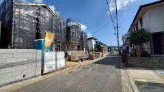 現地（2025年10月1日）撮影。住人以外の車の進入も少なく、小さなお子様を持つご家庭にも安心です。落ち着いた住宅地内で快適な生活を実現してみませんか。