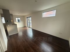 温かみのある雰囲気と、キッチンでの作業性を兼ね備え、家族の笑顔あふれる団らんのひと時をお過ごしいただける設計になっています。