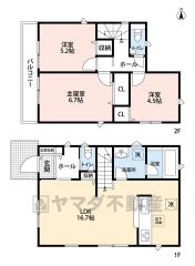 家具の配置がしやすい縦型リビングは16.7帖。カウンターキッチンに加えて、リビング階段になっているので、お顔を合わす回数が増え、ぐっと家族の距離が縮まります。