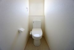 同仕様写真。1階2階の2ヶ所にトイレがありますので、忙しい朝にも家族に気を使わず、ゆとりが生まれますね＾＾