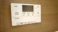 湯量・湯温の設定、そして保温までワンタッチのフルオートバス。便利な追い炊き機能付きです。