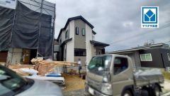 A号棟。現地（2025年11月26日）撮影。 JR香椎線「土井」駅まで徒歩約10分都心へのアクセス良好。快適でゆとりのある生活空間で新生活を始めましょう^^