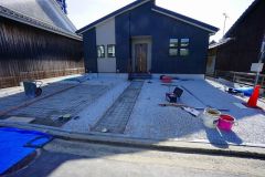 駐車スペースはゆとりある2台分を確保。マイカー用に、お客さま用に、余裕を持ってご利用いただけます。