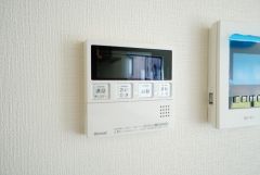 キッチン横からボタンひとつで操作が楽々。