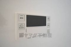 湯量・湯温の設定、そして保温までワンタッチのフルオートバス。便利な追い炊き機能付きです。