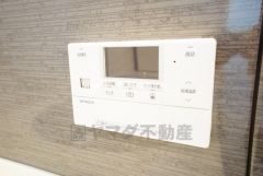 湯量・湯温の設定、そして保温までワンタッチのフルオートバス。便利な追い炊き機能付きです。
