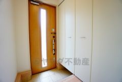 たっぷり収納できるシューズボックスです。家族全員の靴がきれいに整頓できます。