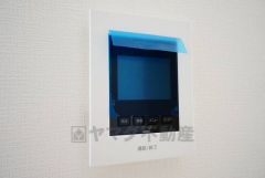 防犯性、セキュリティ対策に安心できるテレビモニター付きインターフォンです。セールスマン対策にもなり安心できます。